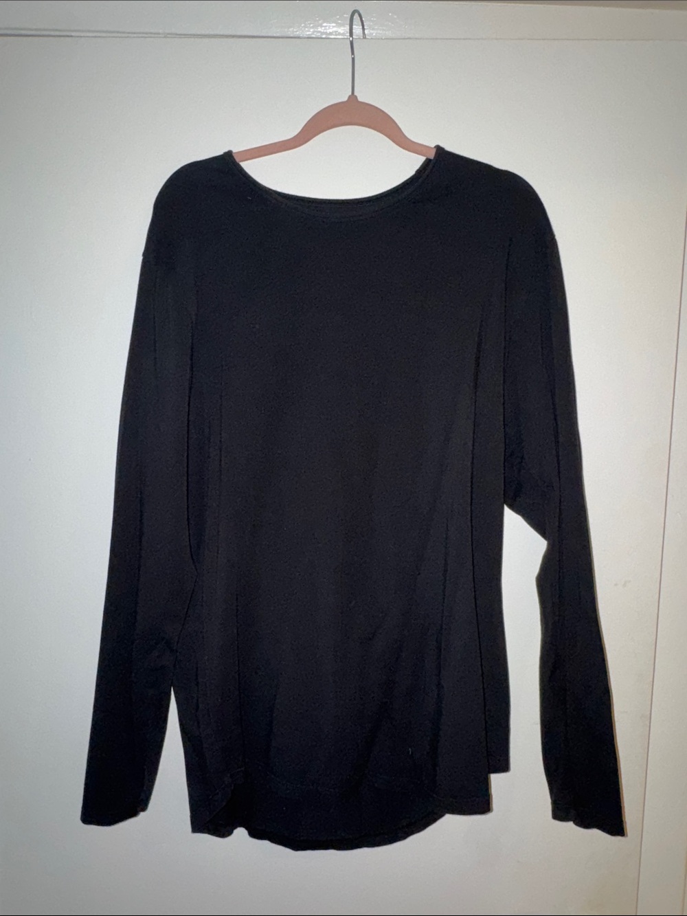Men's Black Long-Sleeve Crew Neck Tee